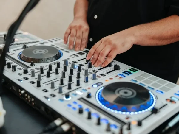 Servicio de Dj a bordo de nuestros Yates en cartagena