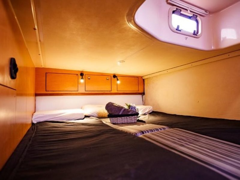 Mini Yate Ambar II Nuestro hermoso Yate Ambar II cuenta con todas las comodidades y exigencias r (10)